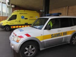 hôpital de Cerdagne Les véhicules des deux services d'urgences, français et espagnol, sur le qui-vive