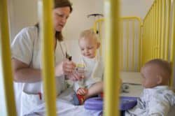 L'hôpital Femme-Enfant du CHU de Rennes est à l'origine de deux initiatives marquantes : Les p'tis doudous et le jeu Le héros c'est toi