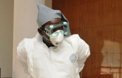 Ebola : les équipements de protection superflus ?