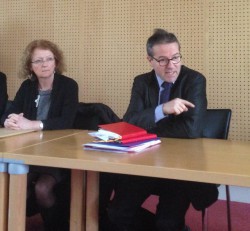 ©Cyrienne Clerc. Martin Hirsch, directeur général de l'AP-HP, et Véronique Marin La Meslée, directrice de l'IFSI de la Pitié-Salpêtrière, lors d'une conférence de presse, le lundi 12 janvier