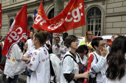 © Cyrienne Clerc. Lors de la manifestation du 28 mai, contre la réforme des 35 heures de l'AP-HP. Avenue Victoria, à Paris. 
