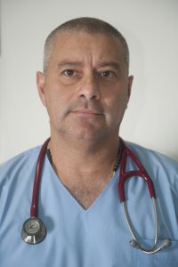 José Antonio Boggiano est un infirmier argentin. Il travaille à Buenos Aires dans une clinique privée et enseigne son métier à l'université de la UAI (Universidad Abierta Interamericana). En 2013, il a créé sa propre ONG d'infirmiers urgentistes pour venir en aide aux communautés indiennes du nord du pays souffrant du Chagas.