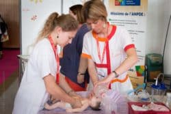 ateliers de massage cardiaque et de ventilation artificielle du nouveau-né et du nourrisson