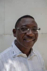 Dr. Soumélé, camerounais et praticien au CH de Perpignan, est le fondateur de l'hôpital des plaies de Balaveng