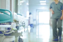 Un "plan d'urgence" sur l'hôpital sera présenté la semaine prochaine