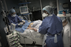 Prise en charge d'un patient Covid + au service de réanimation de la clinique Ambroise Paré à Neuilly-sur-Seine