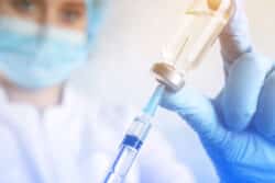 Vaccination des soignants contre le covid : entre incitation et contrainte