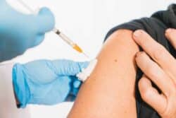 Covid : les soignants devront être vaccinés d'ici le 15 septembre