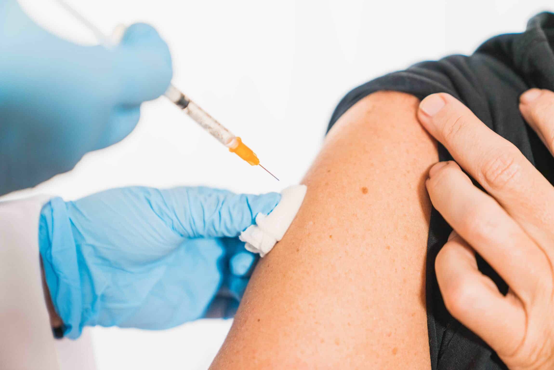 Combien Sont Payés Les Intervenants Sur Lci Covid : les soignants devront être vaccinés d'ici le 15 septembre