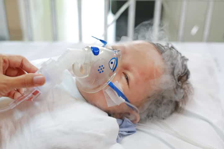 Nettoyer les voies respiratoires d'un nourrisson - Extrait 