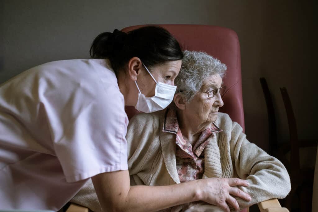 Aide-soignante : profession invisible ? - Actusoins actualité infirmière