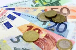 Agents publics : le gouvernement annonce un dégel du point d'indice et une augmentation de l'indemnité kilométrique Agents publics : le gouvernement annonce un dégel du point d'indice et une augmentation de l'indemnité kilométrique
