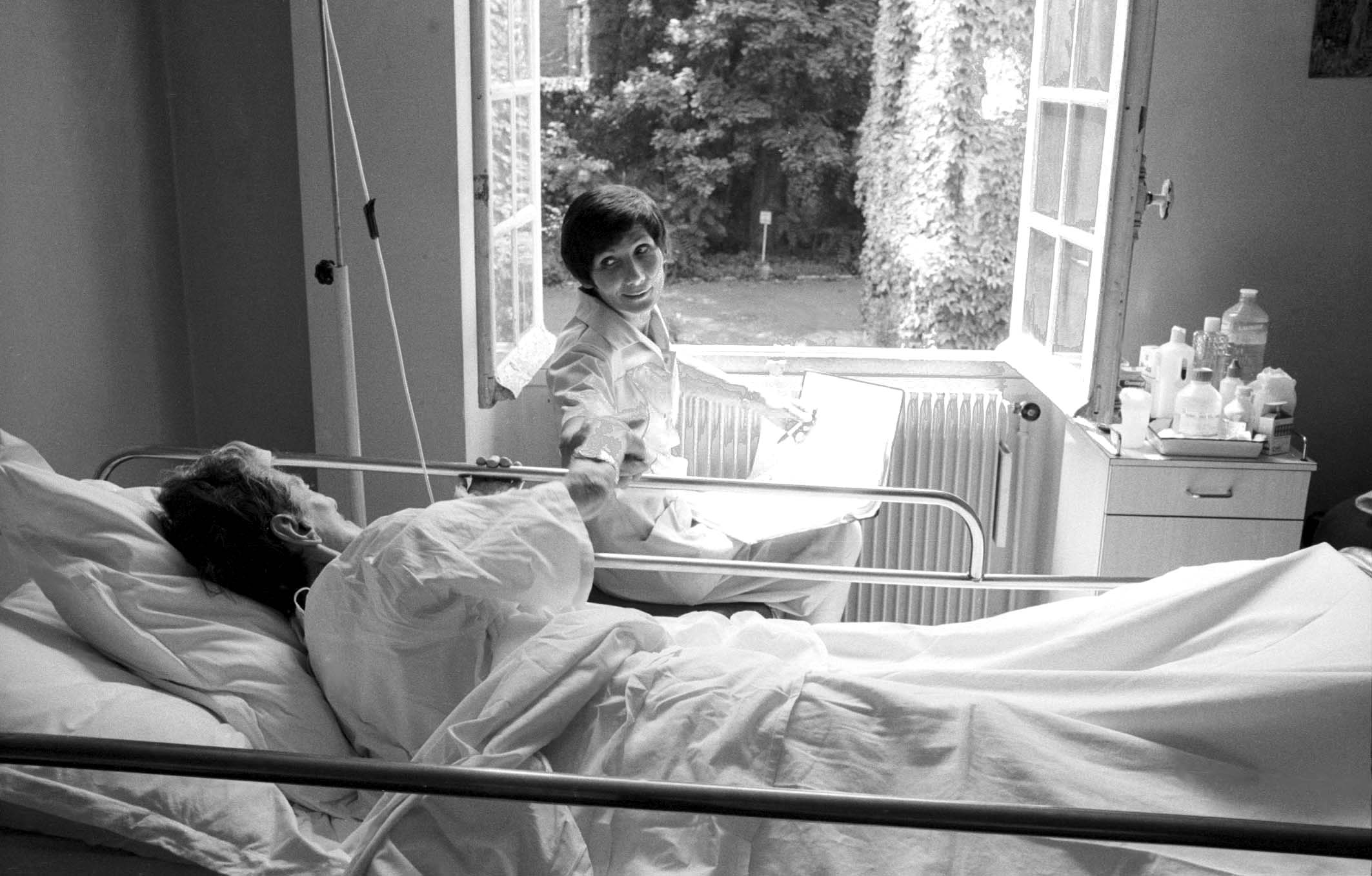 Débat sur le fin de vie : le CCNE fait le point Soins palliatifs, Maison médicale Jeanne Garnier, Paris 1993-1994