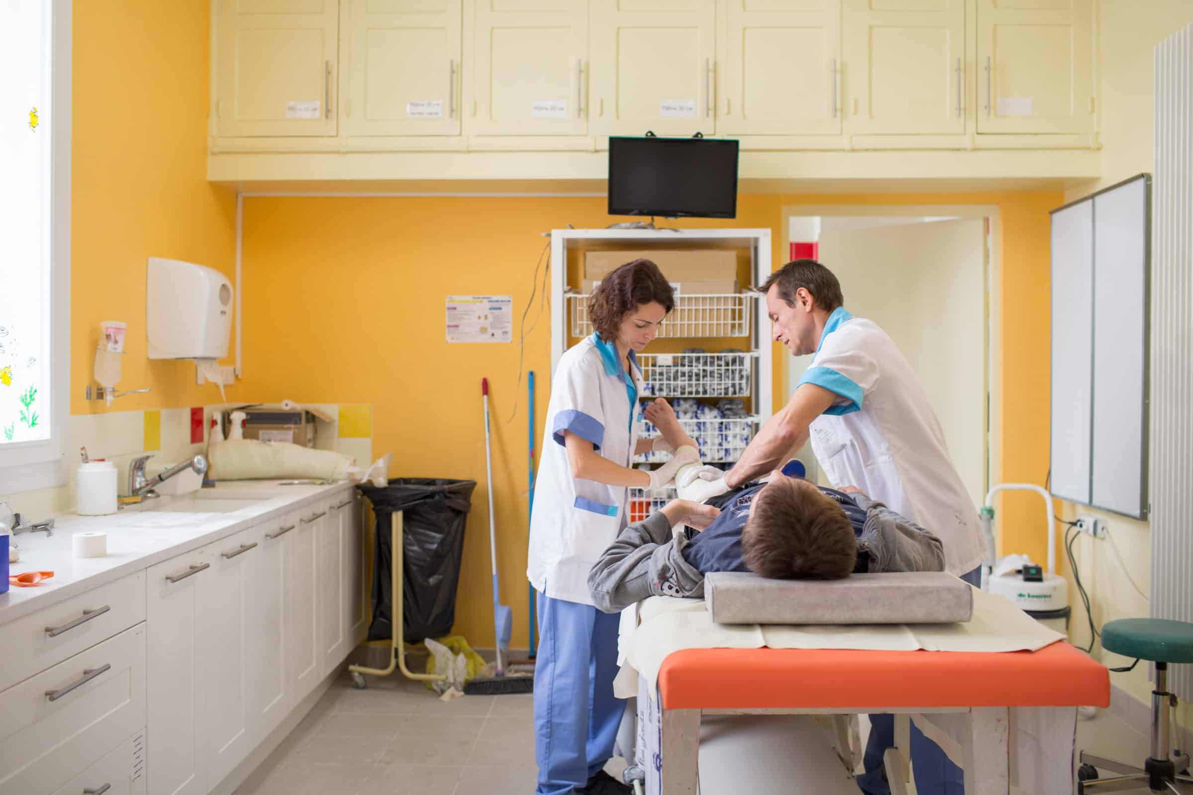 Richard Kaiss, infirmier-plâtrier et Emilie Fabreguettes, masseuse-kinésithérapeute