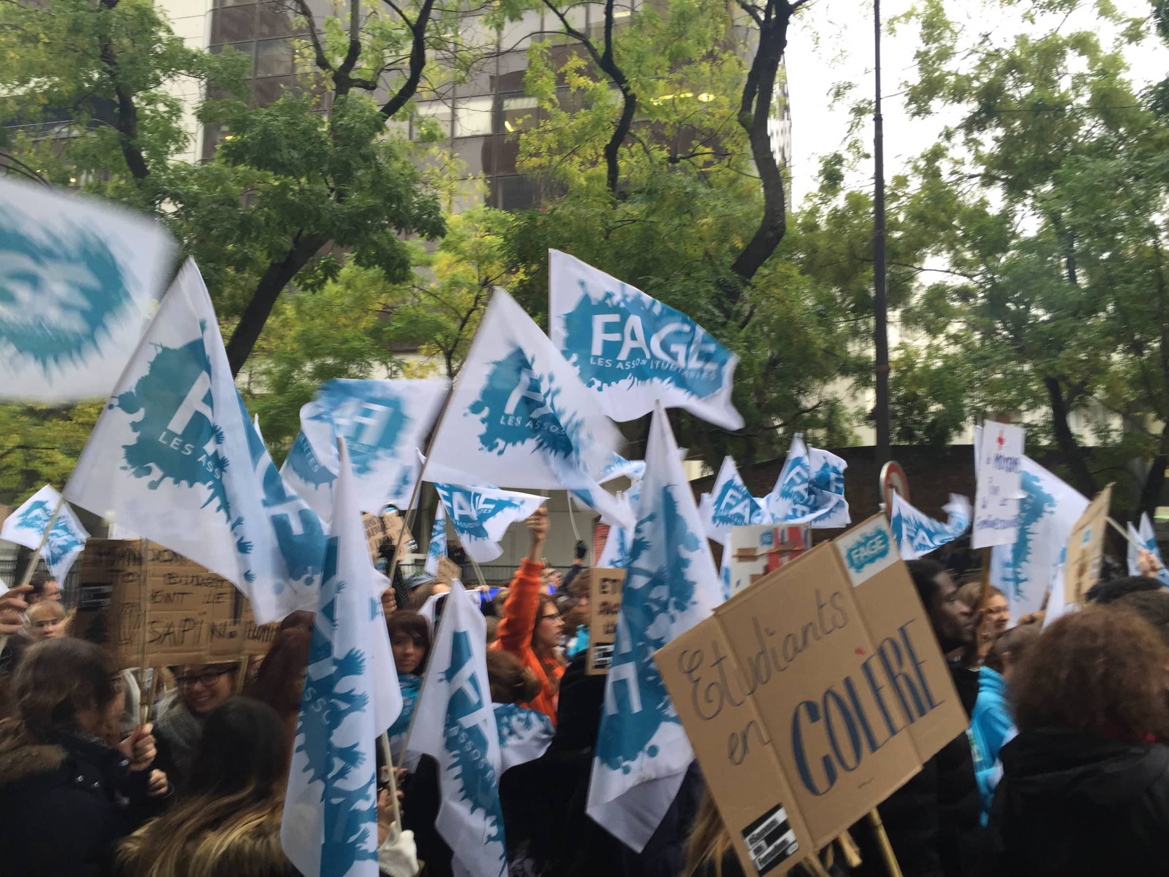 La Fnesi est membre de la FAGE. En La Fnesi est membre de la FAGE (Fédération des associations générales étudiantes). La manifestion de vendredi à Paris (de Jussieu à Bercy, siège du ministère de l'économie et des finances), avait pour premier objectif de réclamer davantage de moyens pour l'enseignement supérieur
