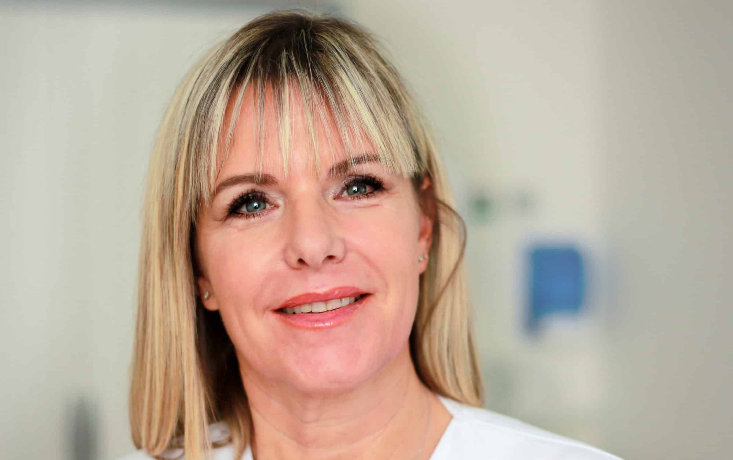Frédérique, infirmière, elle tatoue les femmes atteintes de cancer Frédérique, infirmière, elle tatoue les femmes atteintes de cancer