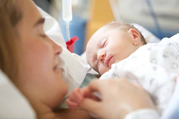 Pourquoi ferme-t-on des maternités ?