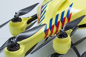 Une trousse volante envoyée par drone Une trousse volante envoyée par drone