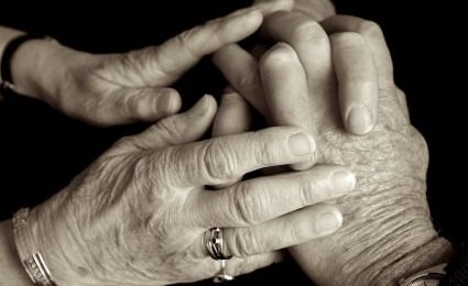 Un outil pour prévenir le suicide des personnes âgées à domicile