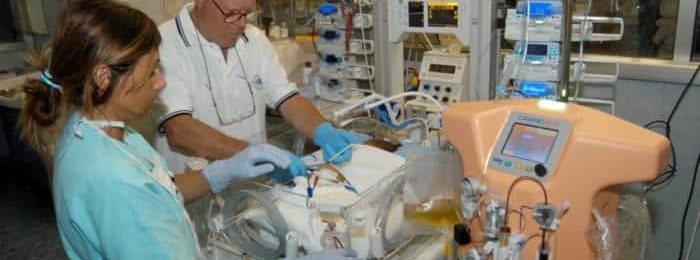 Une machine à dialyse pour nouveaux-nés
