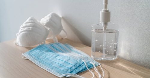 Établissements de santé : les responsables fortement incités à imposer le masque