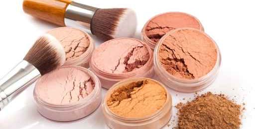 Maquillage thérapeutique : des infirmières pour adoucir la lésion Maquillage thérapeutique : des infirmières pour adoucir la lésion