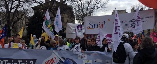 Les infirmiers épuisés mobilisés