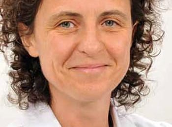 La légion d’honneur pour Isabelle Fromantin, infirmière spécialisée en plaies tumorales