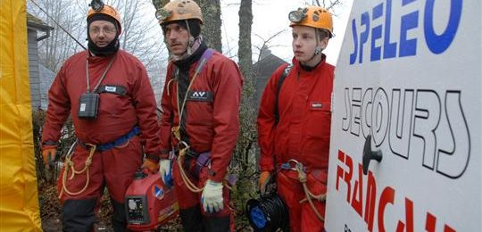 Secours sous la terre avec les infirmiers spéléos