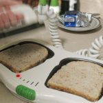 [INSOLITE] Un Toaster / Défibrillateur pour réanimer votre pain…