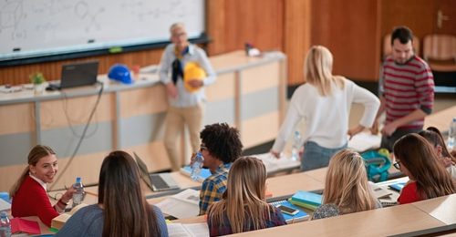 Les étudiants en soins infirmiers sont trois fois plus nombreux à abandonner en première année qu’en 2011