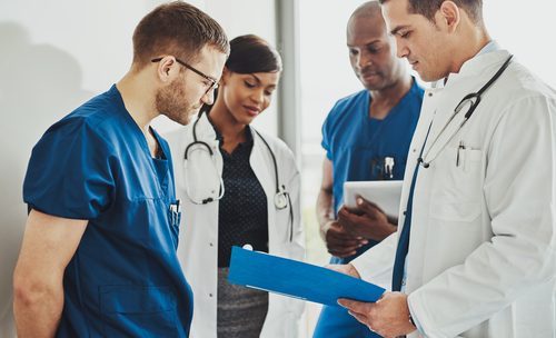 Les futurs infirmiers en pratique avancée (IPA) freinés dans l’accès aux stages