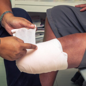 Bandage élastique récurrent et sans flessum de genou.