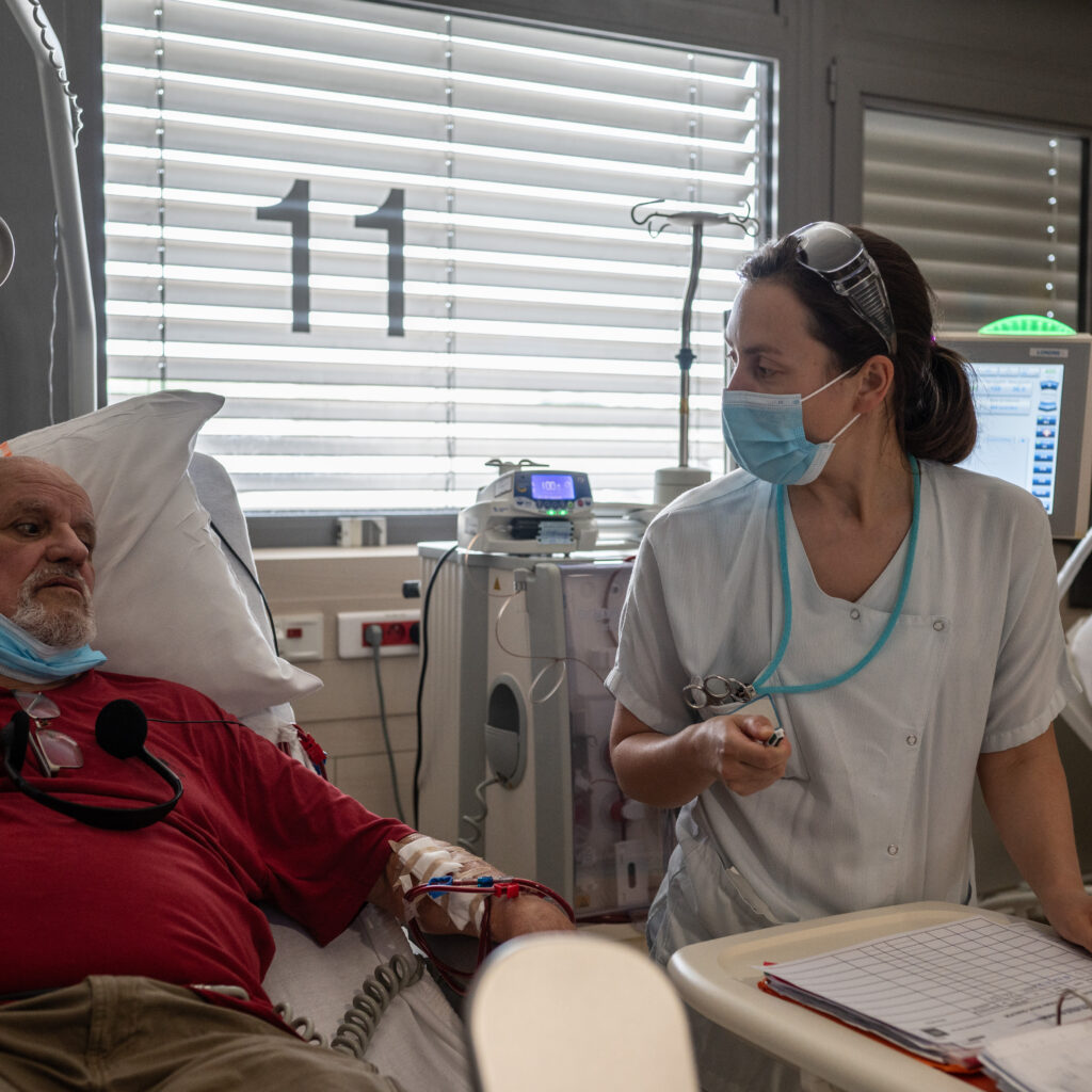 À Lyon, dans un service « lourd » d’hémodialyse