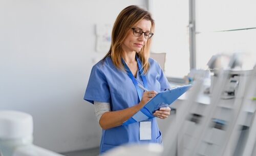 Projet d’arrêté sur les actes et les soins : vers nouvelle structuration du rôle propre et du rôle prescrit de l’infirmier Projet d’arrêté sur les actes et les soins : vers nouvelle structuration du rôle propre et du rôle prescrit de l’infirmier