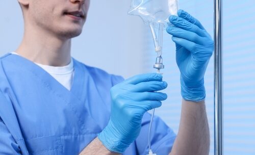 Infirmiers : tout juste diplômés, et après ? Infirmiers : tout juste diplômés, et après ?