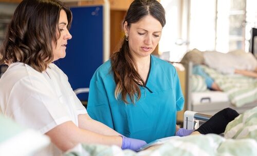 « Tous les étudiants en soins infirmiers ne pourront pas faire de stage » : la réingénierie de la formation confrontée à la réalité du terrain « Tous les étudiants en soins infirmiers ne pourront pas faire de stage » : la réingénierie de la formation confrontée à la réalité du terrain