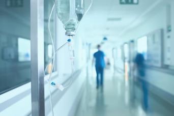 Maintenir les infirmiers à l’hôpital : l’impératif de fidélisation face aux carrières courtes
